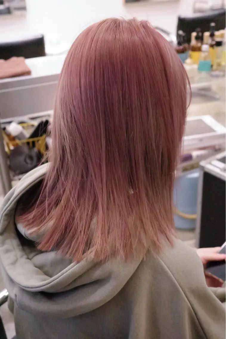 セミロング カラー ミタニ ナギサのヘアスタイル