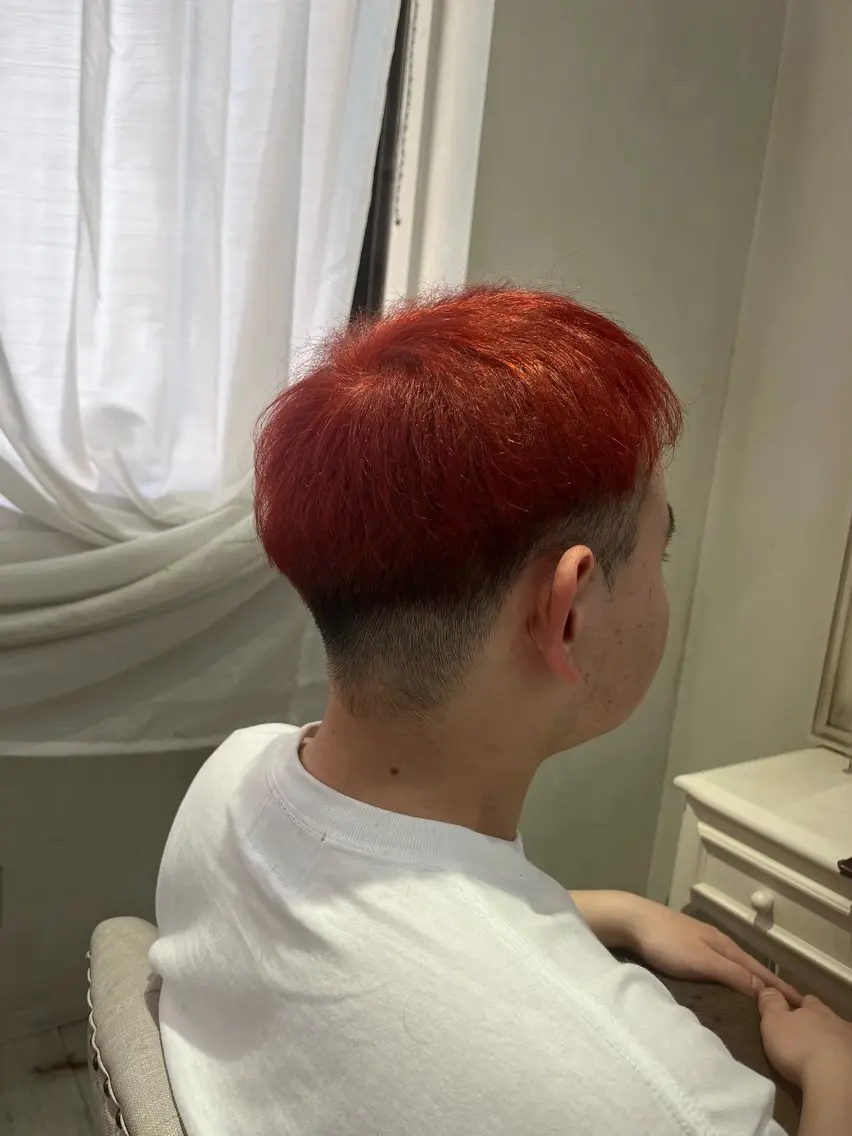 カラー メンズ メンズブリーチ ブリーチ ブリーチなしカラー レッドカラー 髪質改善、パーマ 山崎純生のヘアスタイル