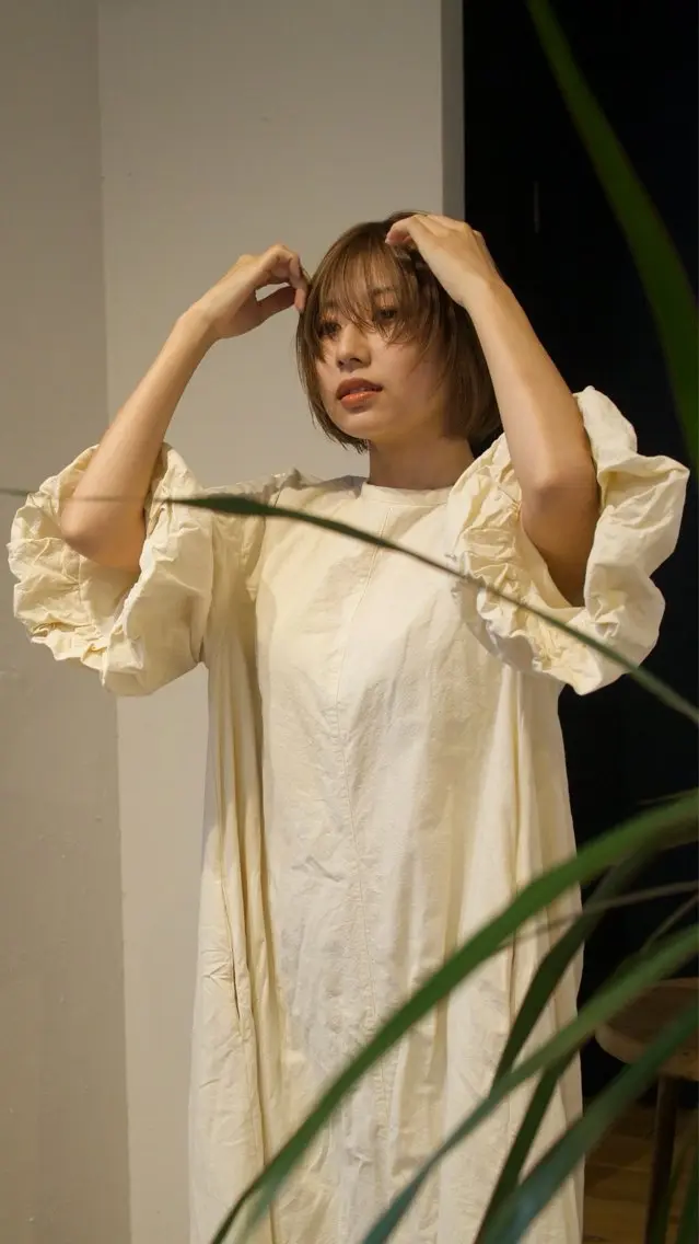 ショート mina / 透明感ベージュカラーのヘアスタイル