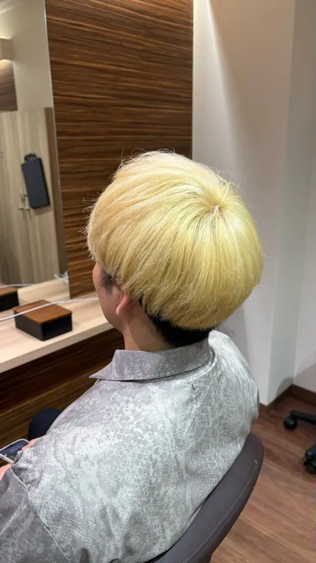 ショート カラー ブリーチ 抜きっぱなしブロンド 個室サロン🕊️ 飯塚優希のヘアスタイル