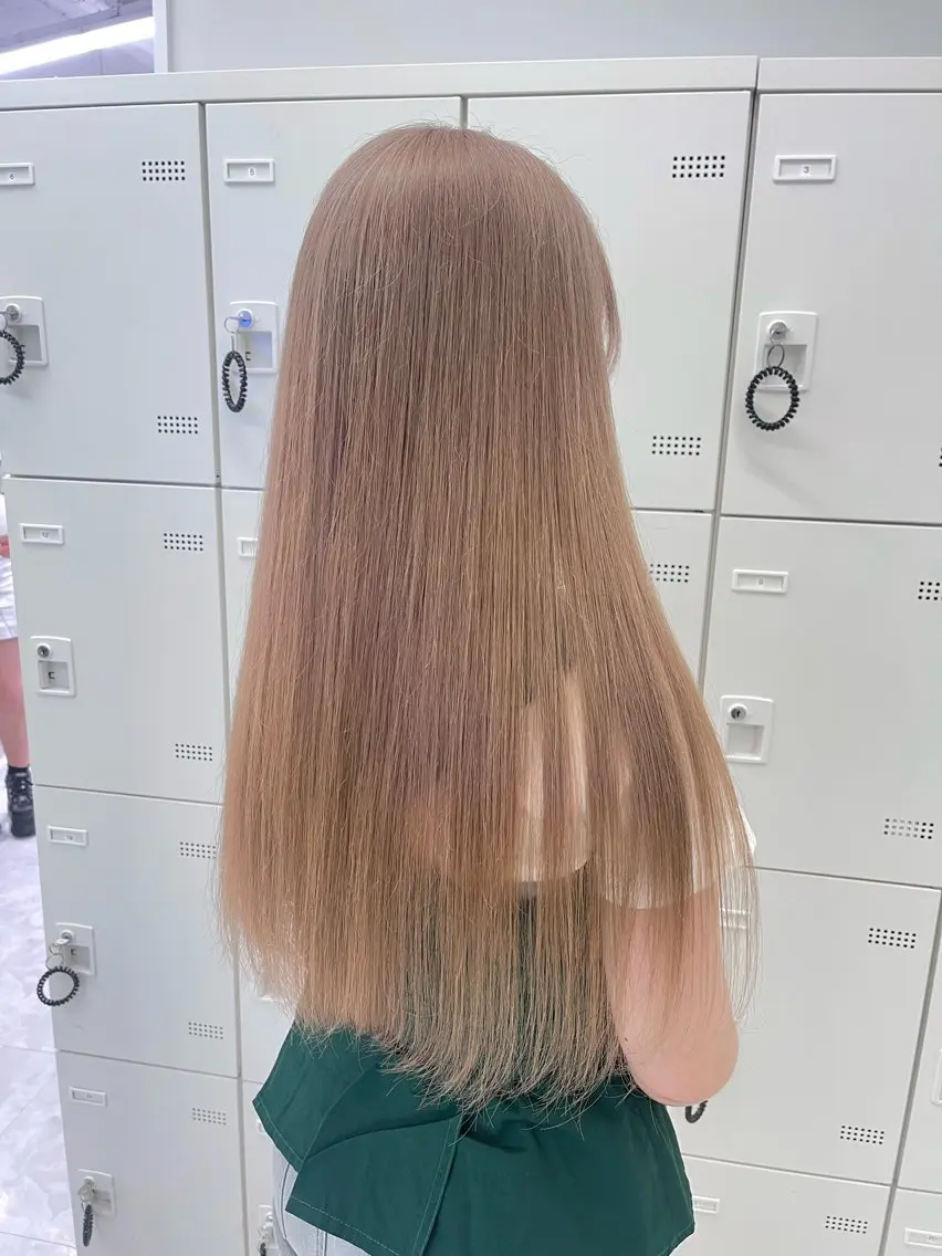 ロング カラー ヘアカラー 🤍💕ブリーチカラ ーAyaka💕🤍のヘアスタイル