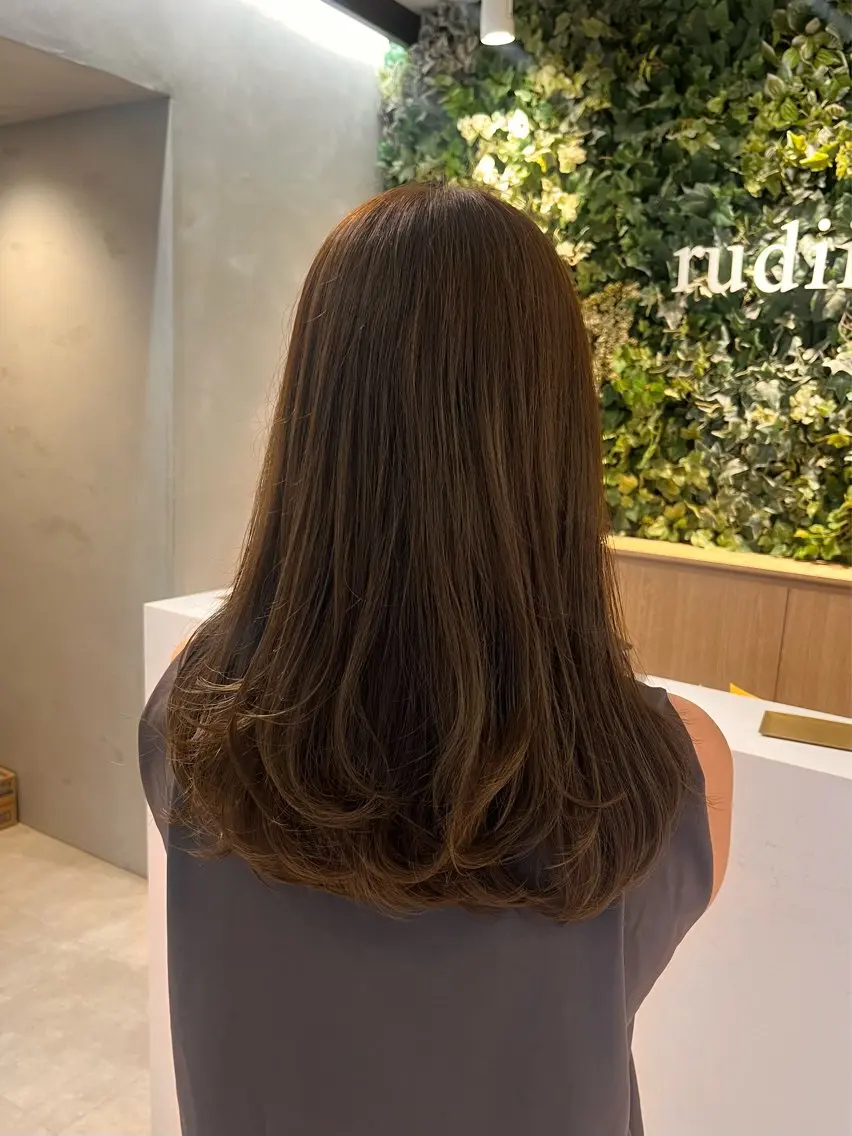 セミロング レイヤーカット 田中 もも🍑のヘアスタイル