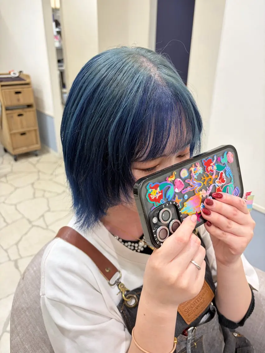 ショート カラー アッシュ デザインカラー ウルフカット 東 歩音のヘアスタイル