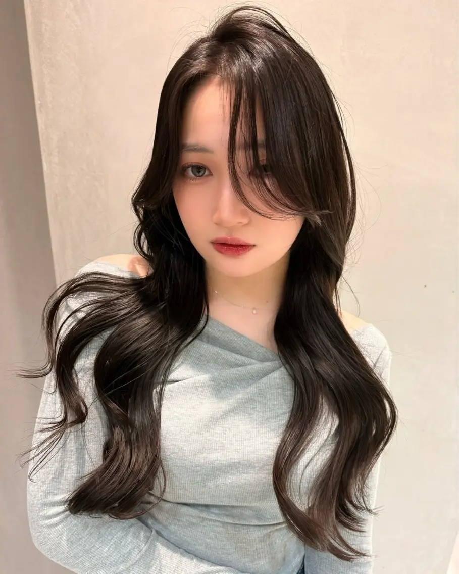 ロング ロングレイヤー くびれヘア 顔周りカット 韓国風ヘア レイヤーカット カット ヘアカラー トリートメント 小顔レイヤー/顔周り 艶髪カラー/金山のヘアスタイル