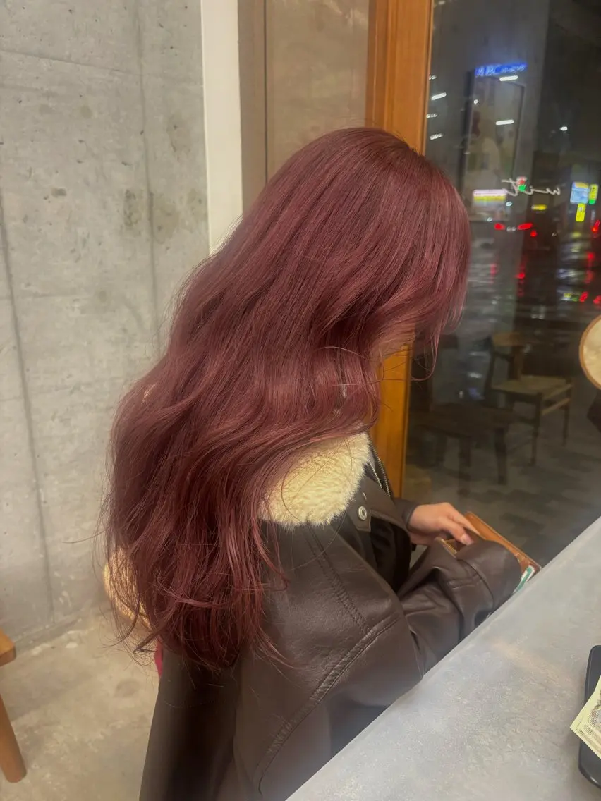 カラー ブリーチ ピンクカラー 佐々木 遥菜のヘアスタイル