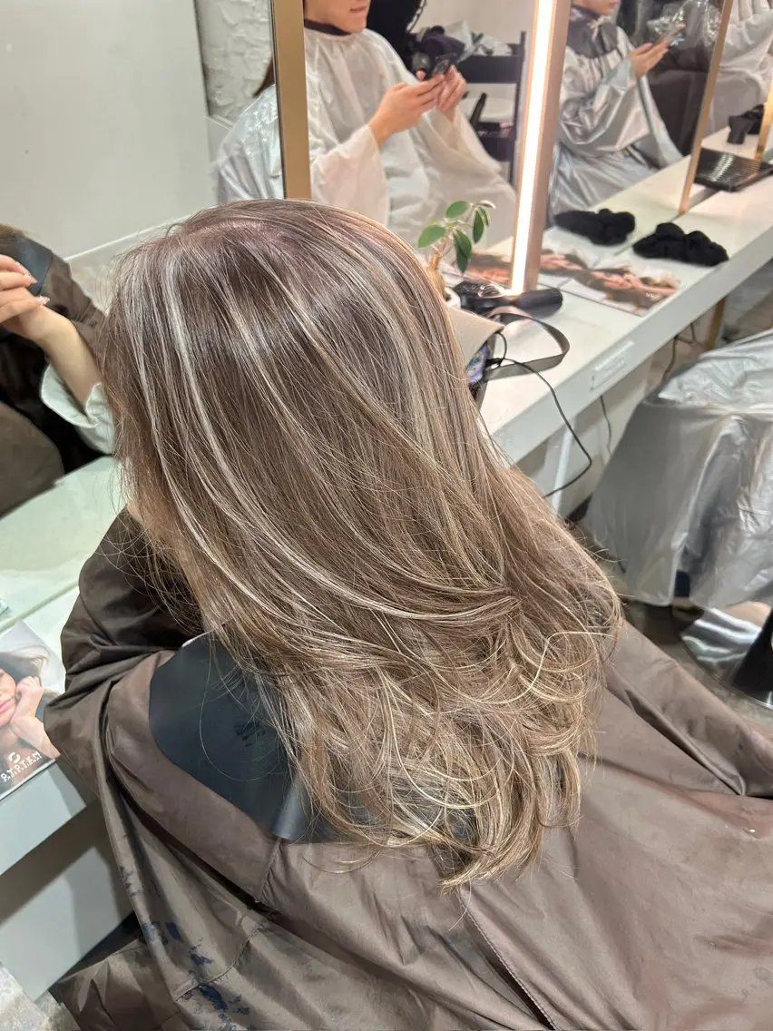 セミロング カラー グレージュ カット ヘアカラー トリートメント レイヤーカット BLend 渋谷のヘアスタイル