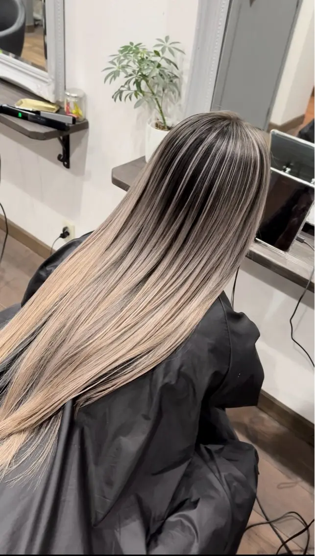 ロング レイヤーカット カット ヘアカラー トリートメント バレイヤージュ 隅中秀弥のヘアスタイル