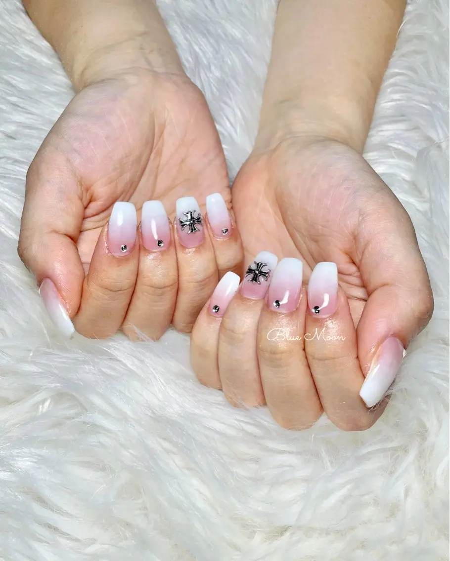 ネイル ストーンネイル ハンドネイル ハンドケア nail salon Blue Moonのネイルデザイン
