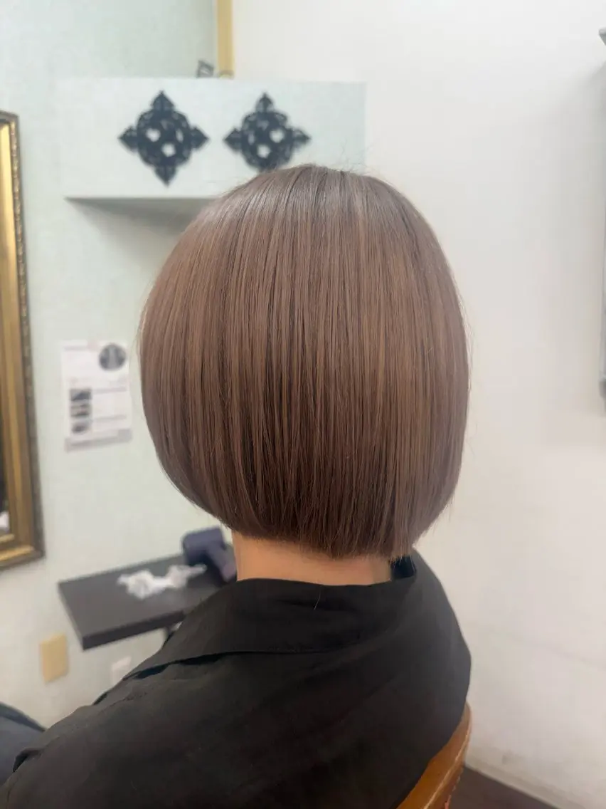 ショート ヘアカラー 岩谷 彩花のヘアスタイル