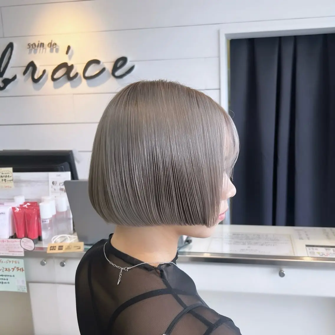 ショート カラー ブリーチ ダブルカラー グレージュ ハイトーンカラー レイヤーカット /艶カラー/若林のヘアスタイル