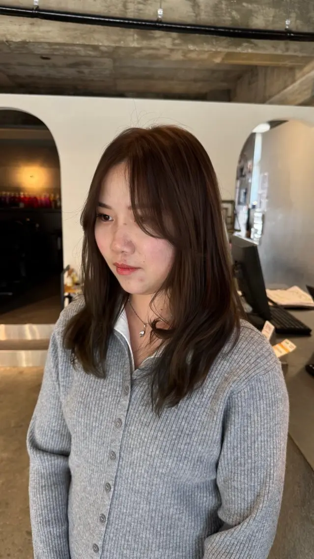 ロング カラー ベージュカラー 透明感カラー オリーブベージュ レイヤーカット カット ヘアカラー トリートメント twig 山田 永嶋芽衣のヘアスタイル
