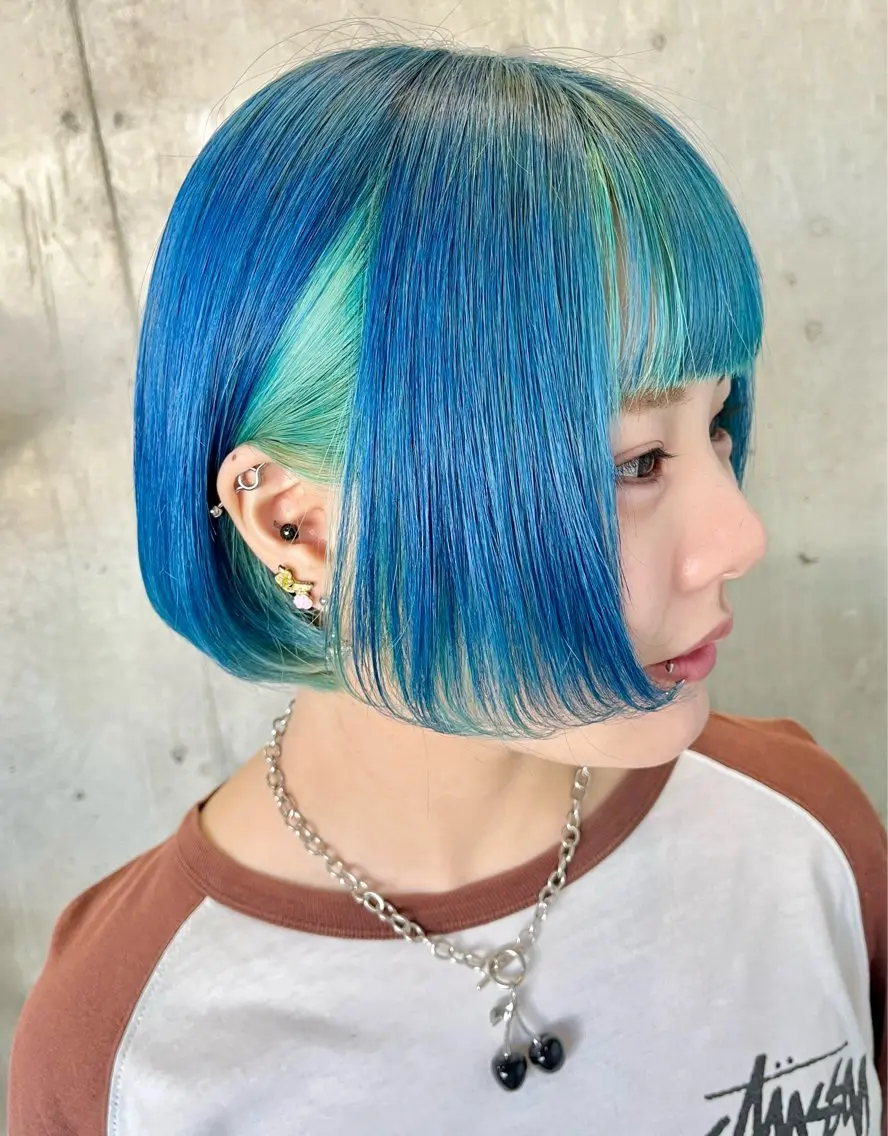 ミディアム カラー ヘアカラー 派手髪デザインカラー ヒロカのヘアスタイル