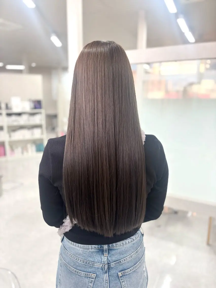 ロング カラー アッシュ 髪質改善 トリートメント ヘアカラー トリートメント LOCO Aikaのヘアスタイル