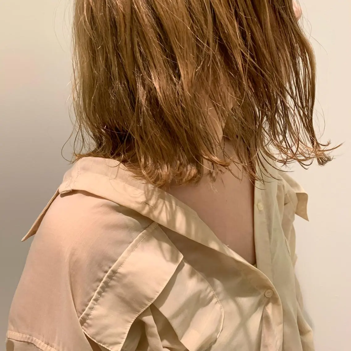 セミロング カラー ブロンド 鳥越 一希のヘアスタイル