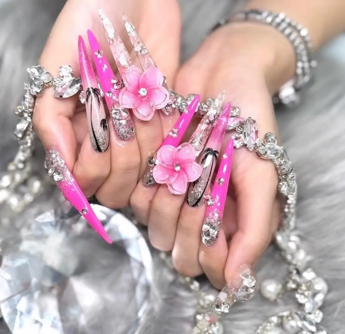 ネイル チークネイル ドット フットネイル フレンチネイル グラデーション ハンドネイル ハンドケア Nihonthy Nail 新宿のネイルデザイン