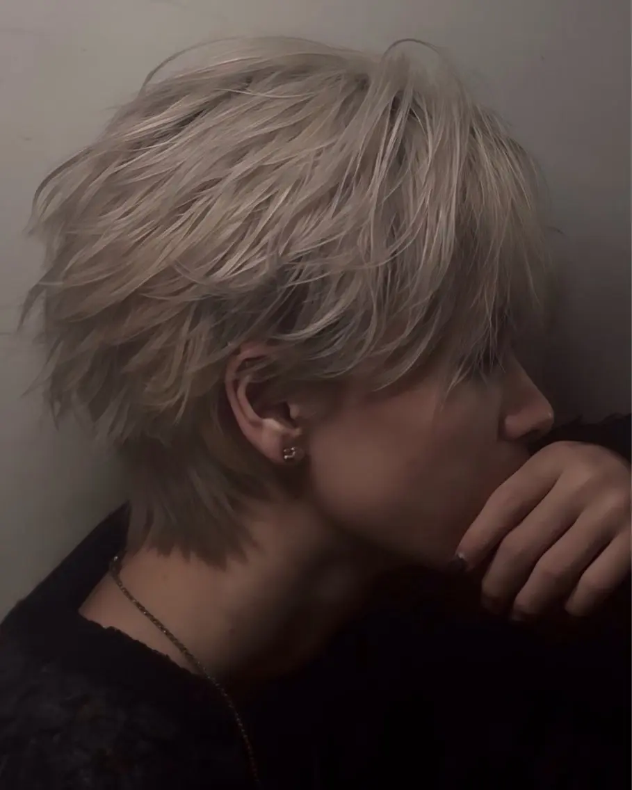 カラー メンズ メンズブリーチ センターパート フェザーパーマ メンズハイトーン メンズ韓国風 カット ヘアカラー メンズハイトーン No.1🏆Tiamのヘアスタイル