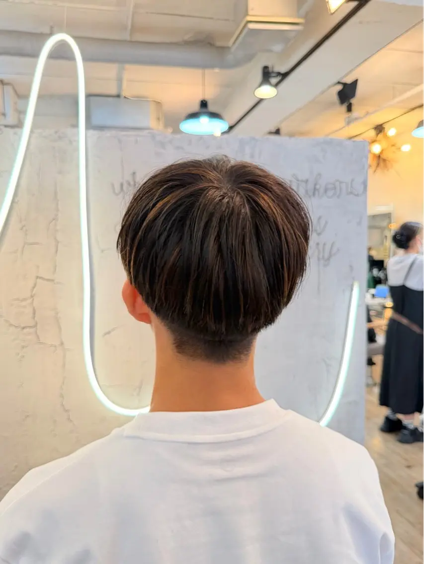 カラー メンズ メンズブリーチ メンズメッシュ マッシュ メンズショート ブリーチ カット ヘアカラー いぐちしょうた🫧 VISAGEbaskのヘアスタイル