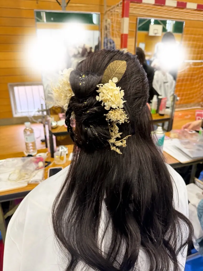 早朝ヘアセット朝の7時から13時まで3000円。やりたい髪型で時間の左右はあるの思うのでご理解くださいませ🙇の写真