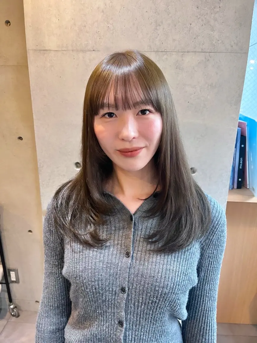 ロング レイヤーカット シースルーバング カット ヘアカラー トリートメント Blume... 01 Groupのヘアスタイル