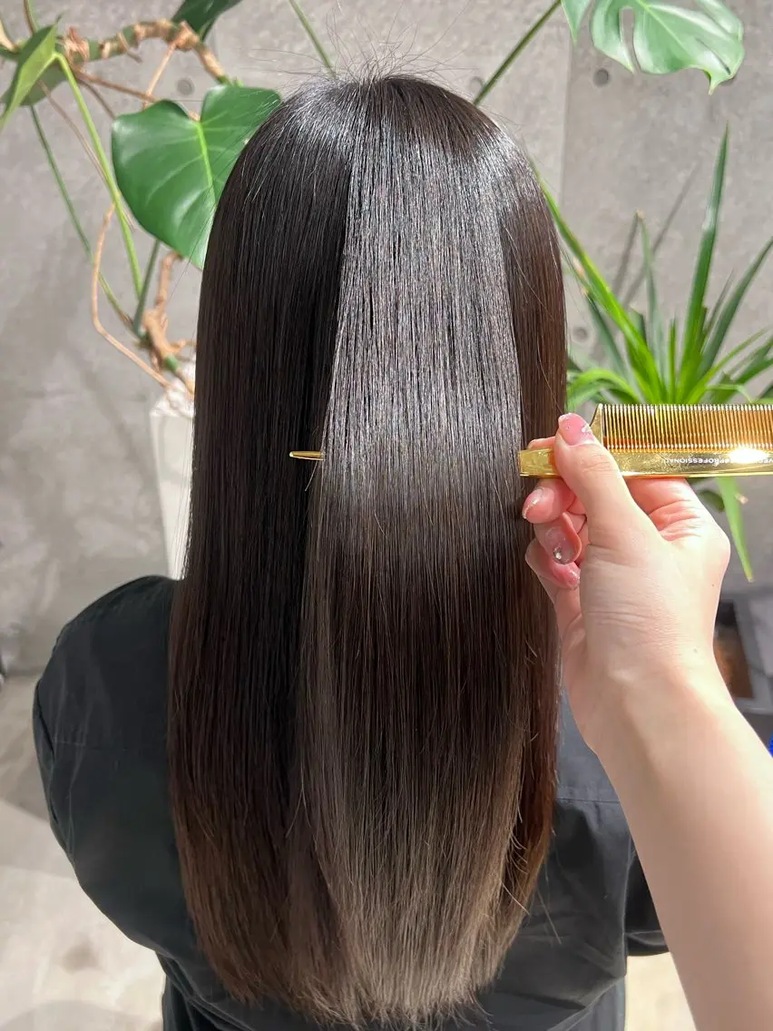 ロング トリートメント トリートメント うるツヤ透明感カラー 𝐀𝐲𝐚𝐦𝐢のヘアスタイル