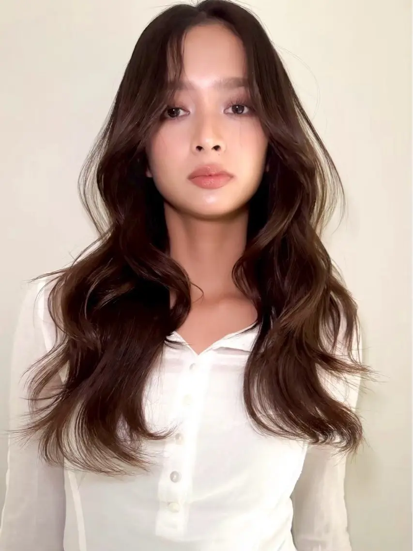 ロング カラー ブリーチ 三野宮 莉羽のヘアスタイル