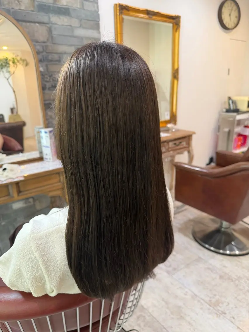 ロング カット ヘアカラー 望月 芽依のヘアスタイル