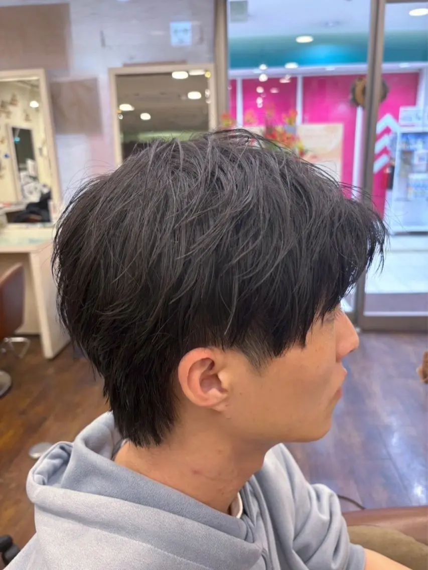 ショート メンズ センターパート 刈り上げ 井上 悠人のヘアスタイル