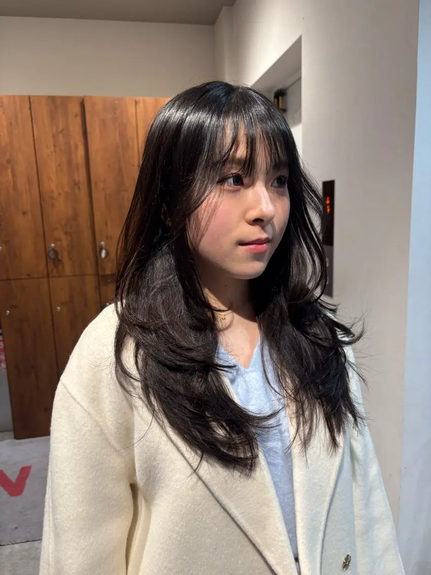 ロング レイヤーカット 海外レイヤー/赤み 消しカラー/上原聖奈のヘアスタイル