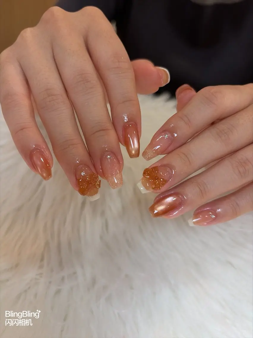 ネイル オーロラネイル フレンチネイル ガーリー キラキラネイル 韓国ネイル ハンドネイル Floria nail salonのネイルデザイン