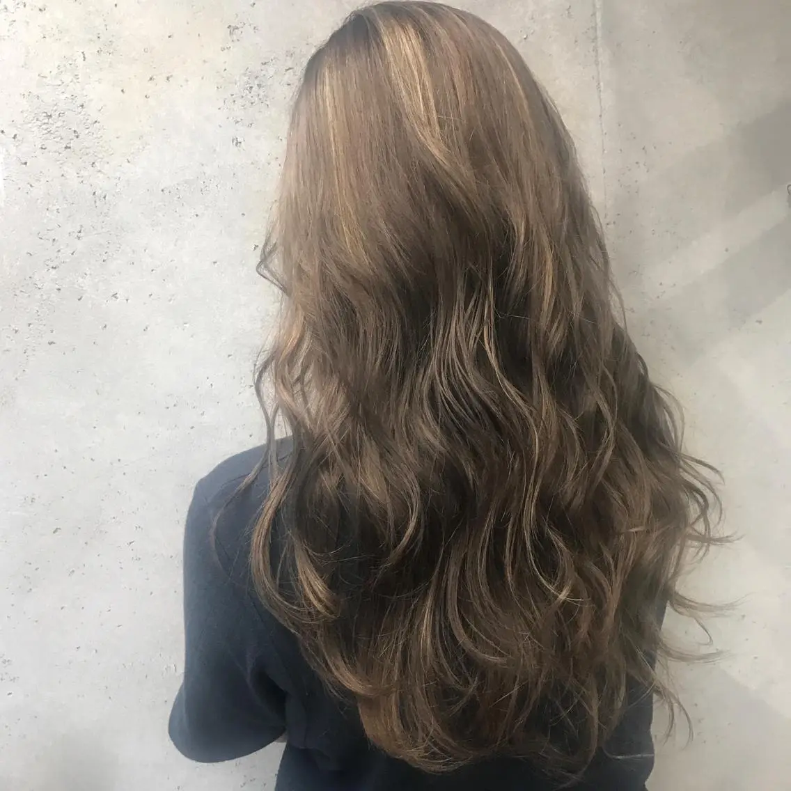 ロング カラー ベージュカラー ハイライトカラー ハイライト にった みずきのヘアスタイル