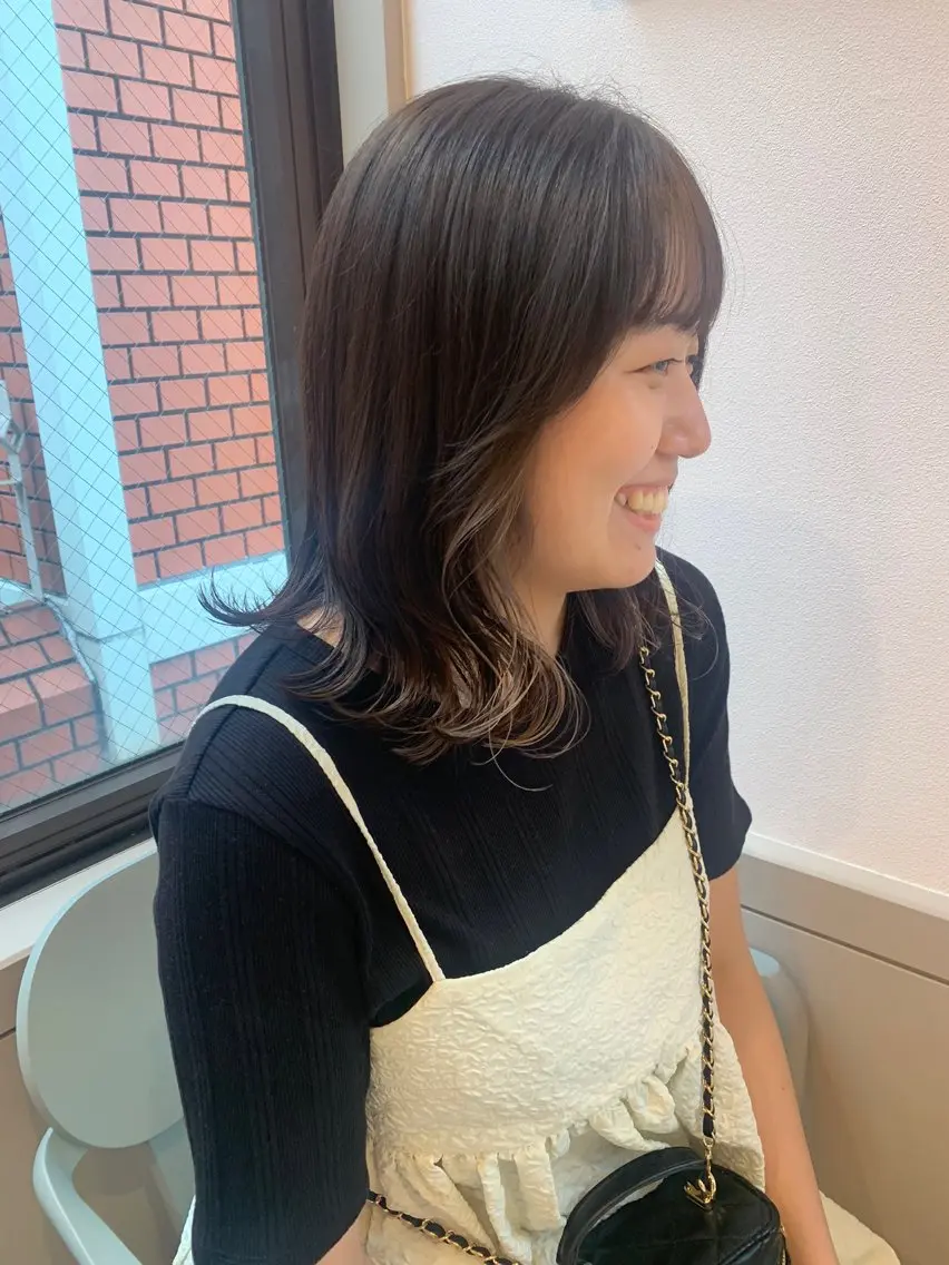 ミディアム カラー ベージュカラー インナーカラー シルバー シルバーベージュ rio .のヘアスタイル