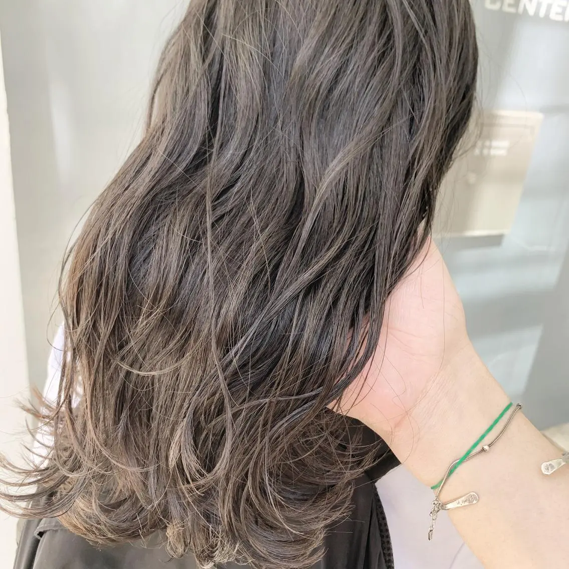 ロング カラー ネイル ハイトーンボブ 前田 表参道　グレージュのヘアスタイル