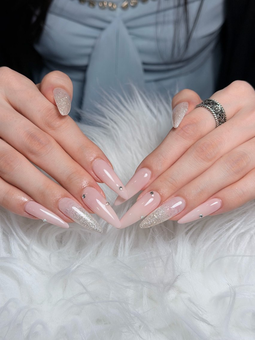 ロング 韓国風ヘア ロング クリスマス ハンドネイル Miyabie' Nail Salonのネイルデザイン
