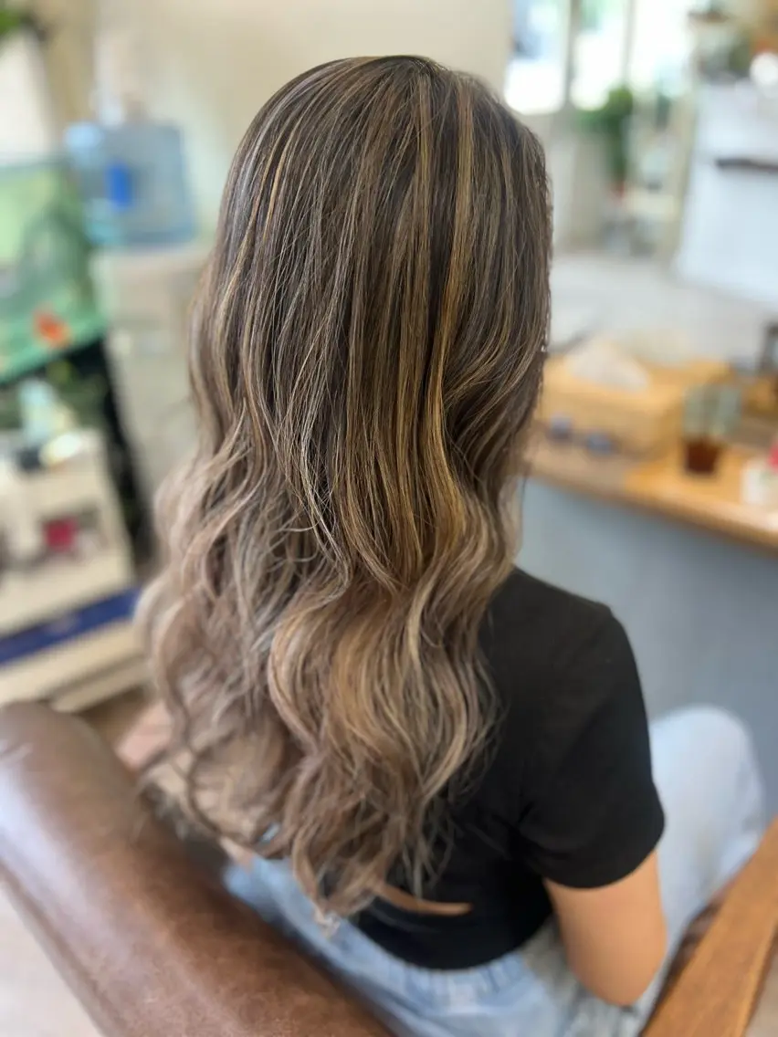 ロング カラー 鶴見 和美のヘアスタイル