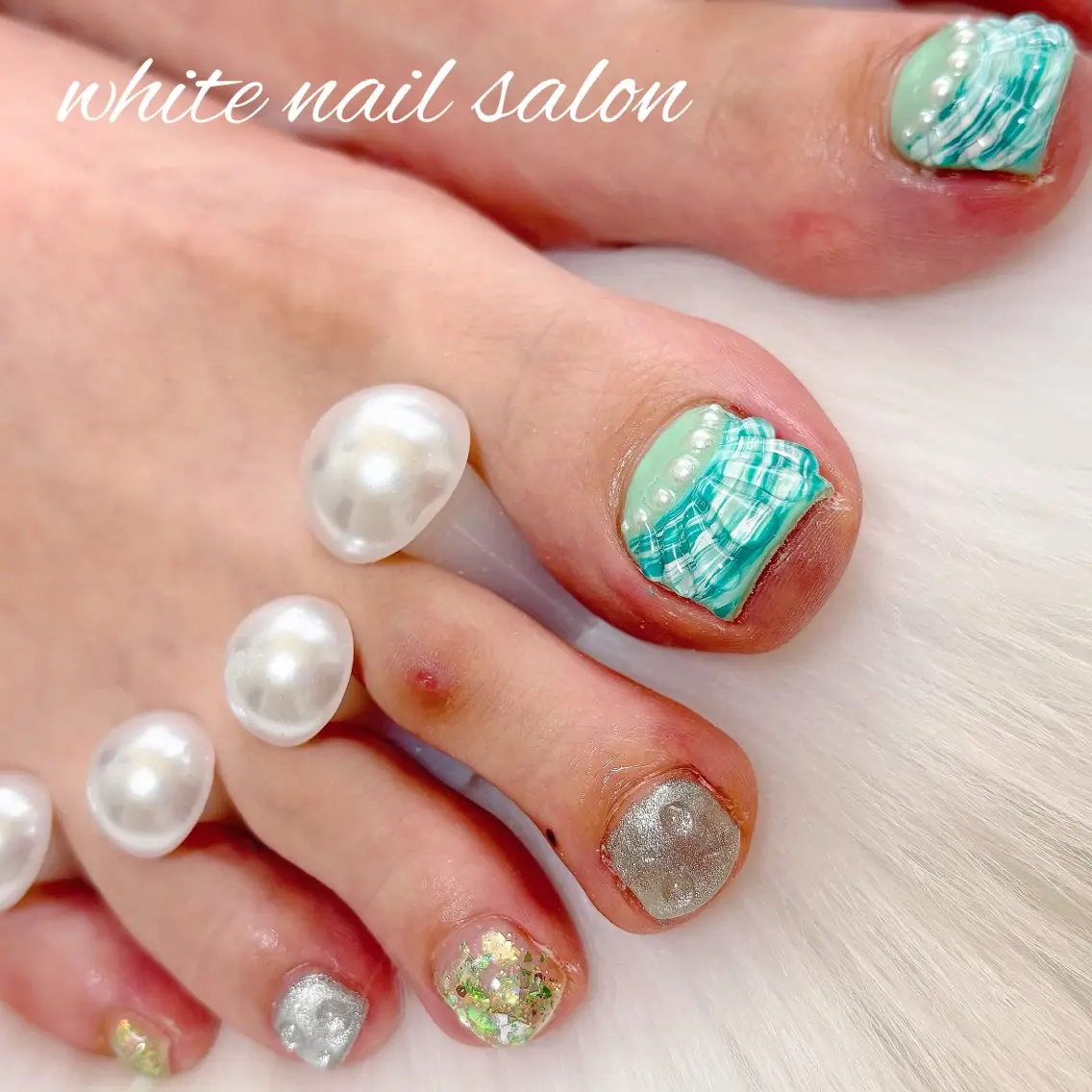 ネイル フットネイル ラメ(グリッター) フットネイル white nail salonのネイルデザイン