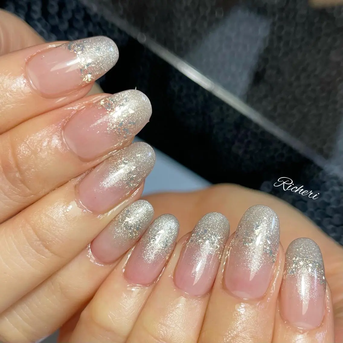 ミディアム ネイル ラメ(グリッター) シルバー richeri beautyのネイルデザイン