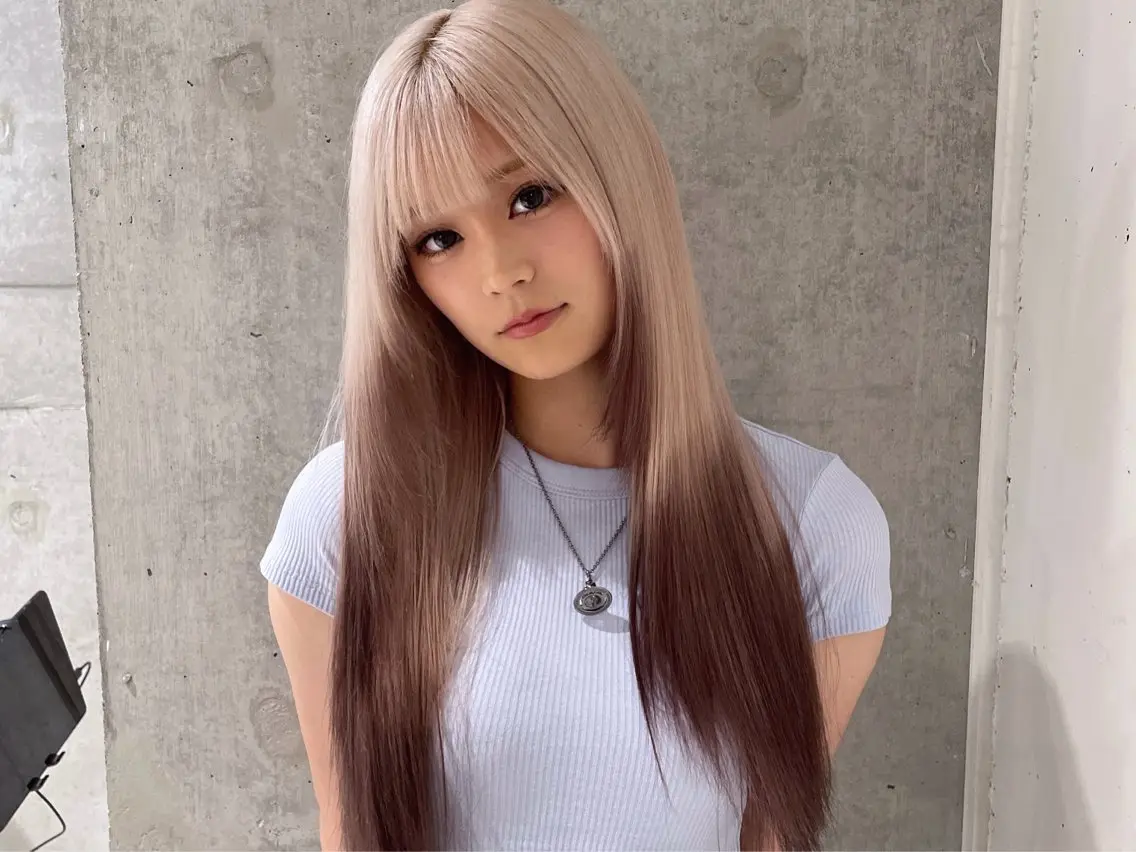 ロング ヘアカラー 名古屋ムラ修正 ハイトーンのヘアスタイル
