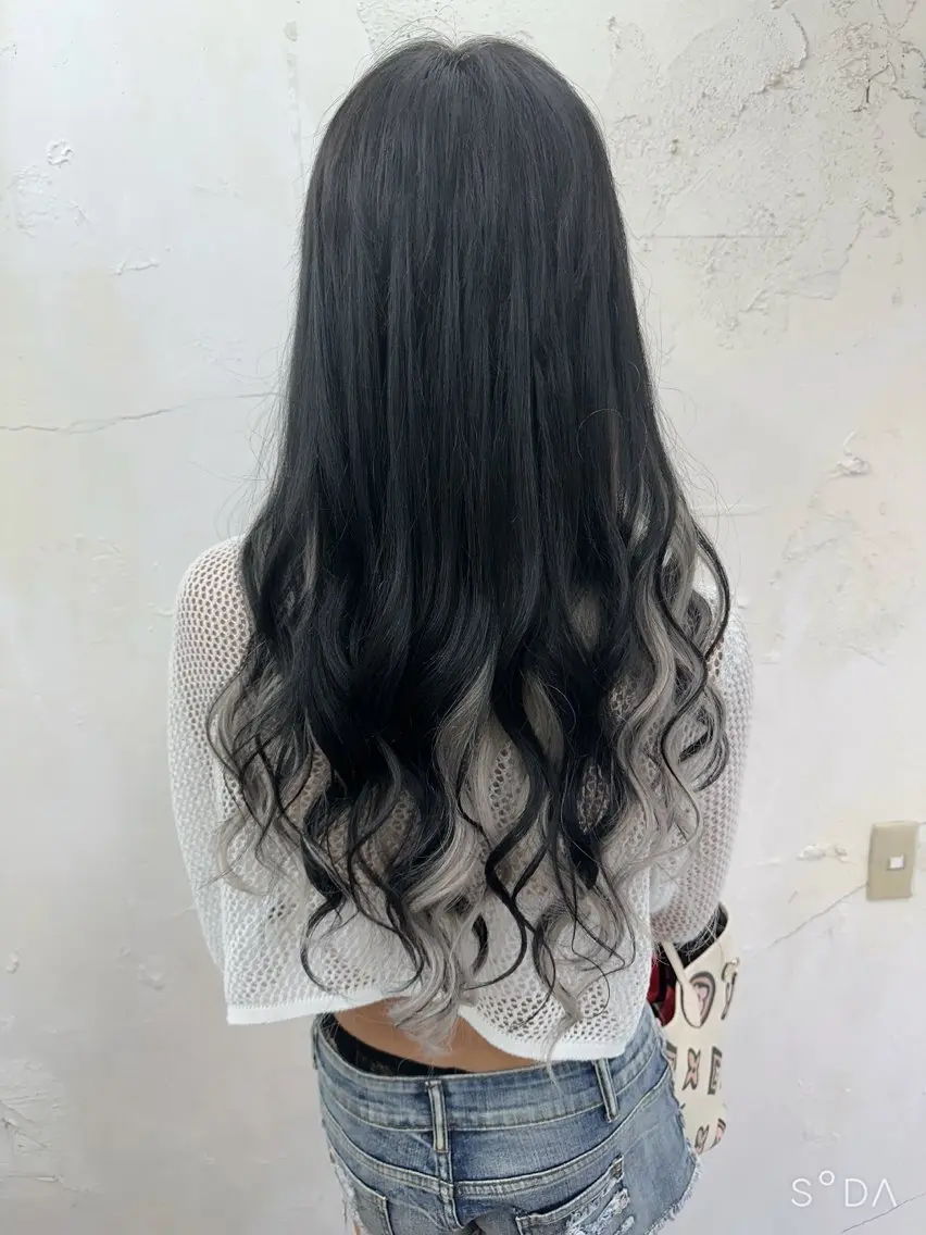 ロング 奥本 侑 髪質改善、ツヤ髪のヘアスタイル