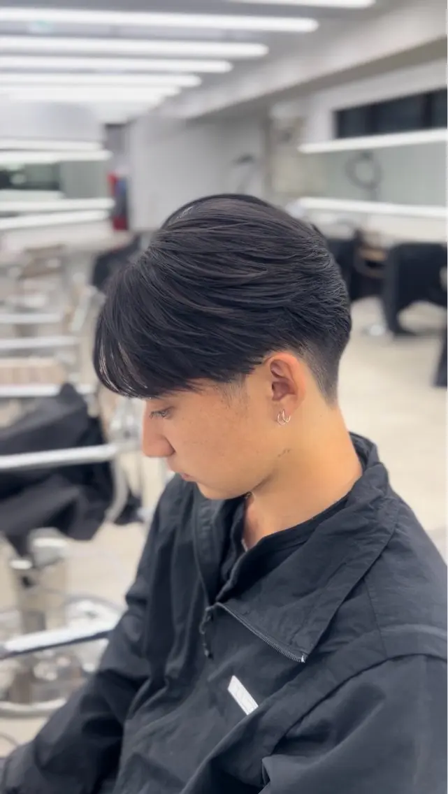 カラー メンズ 黒髪 シルバー たきもと のあのヘアスタイル