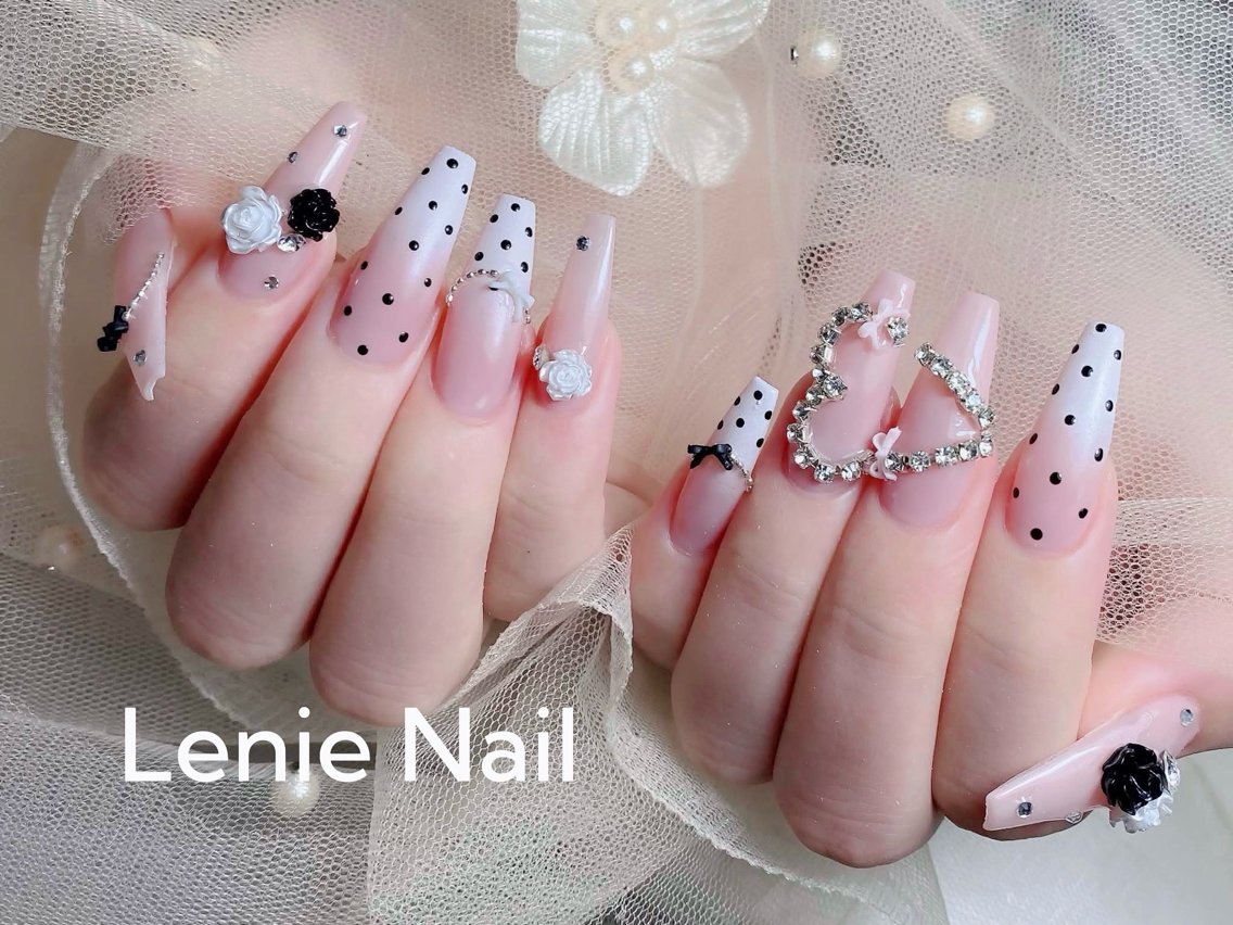 ネイル チークネイル 長さ出し フラッシュネイル フレンチネイル グラデーション ハンドネイル Lenie Nail Salonのネイルデザイン