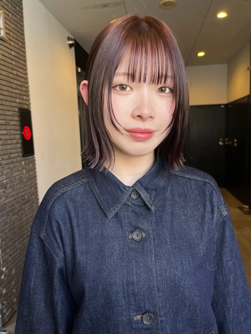 ミディアム カラー ボブレイヤー ブリーチ カシス ブリーチなしカラー ボブ 🤍ボブ/顔周り カット/🤍honoのヘアスタイル