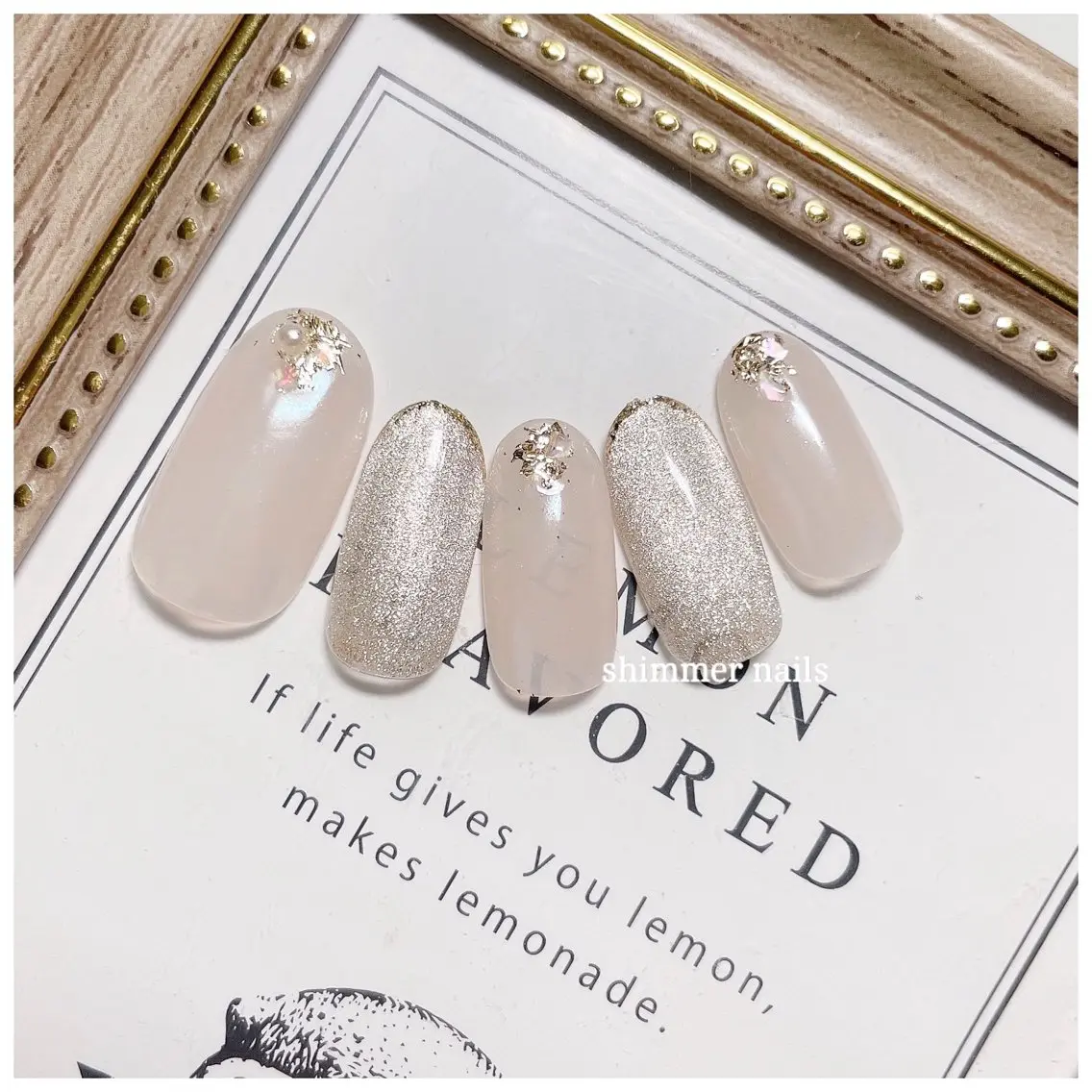 ネイル オーロラネイル ホワイト shimmer nailsのネイルデザイン
