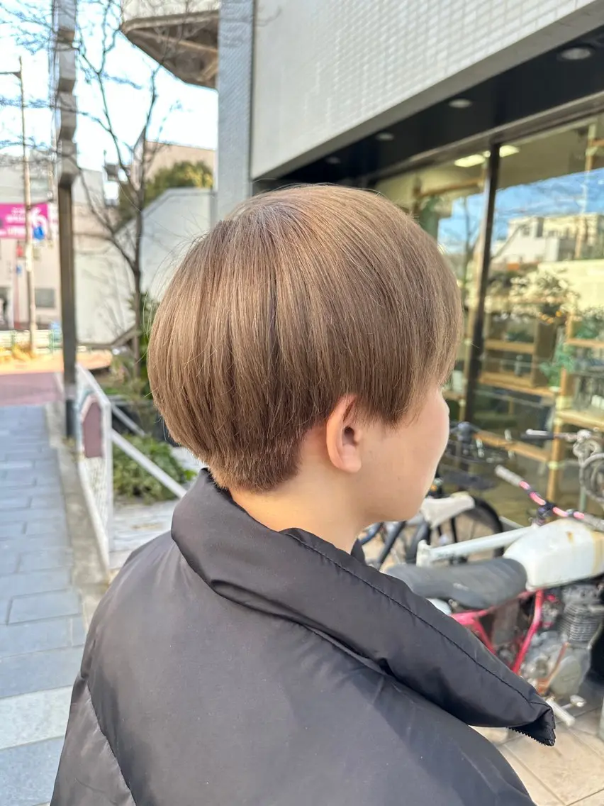 ショート カラー メンズ メンズブリーチ ベージュカラー ブリーチ ミルクティーベージュ 赤羽、髪質改善サロン 吉野リョウスケのヘアスタイル