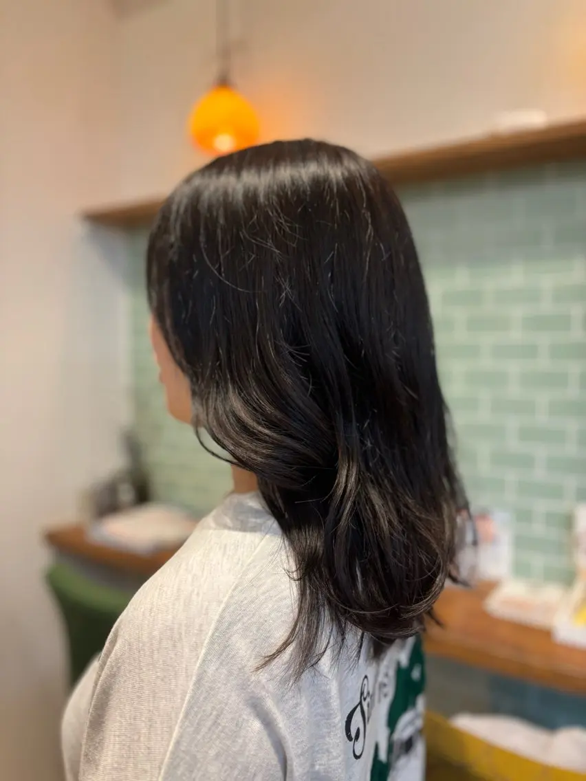 ミディアム ミディアムレイヤー レイヤーカット カット ヘアカラー カネコ ナナミのヘアスタイル