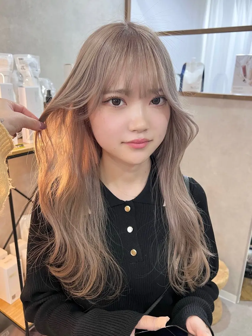 【 2回目以降の方 】カット + ケアブリーチ + トリートメントの写真