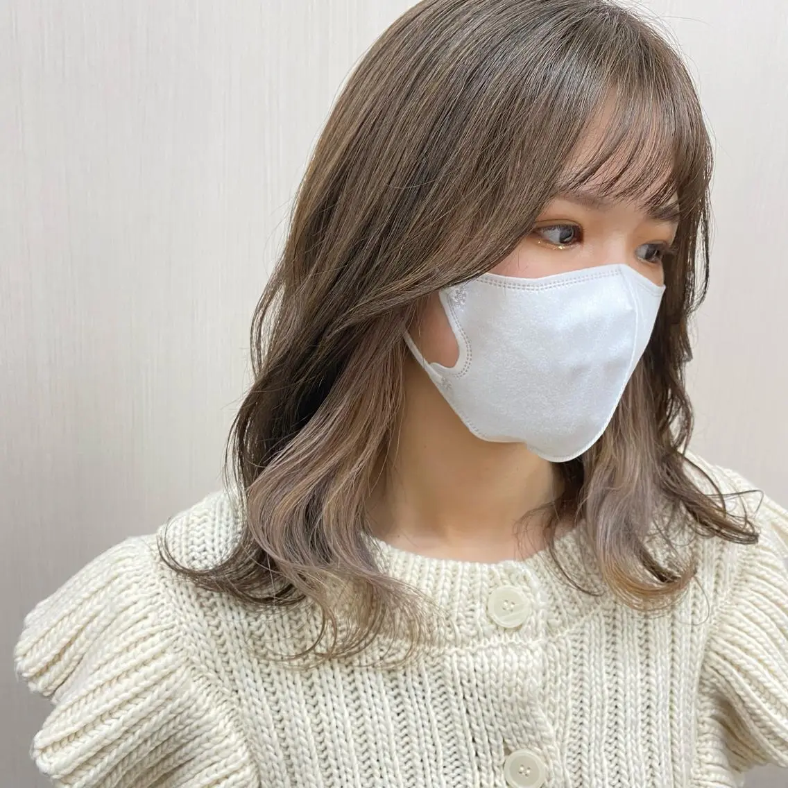 セミロング カラー グレージュ ヘアカラー あさだ しゅうたろうのヘアスタイル