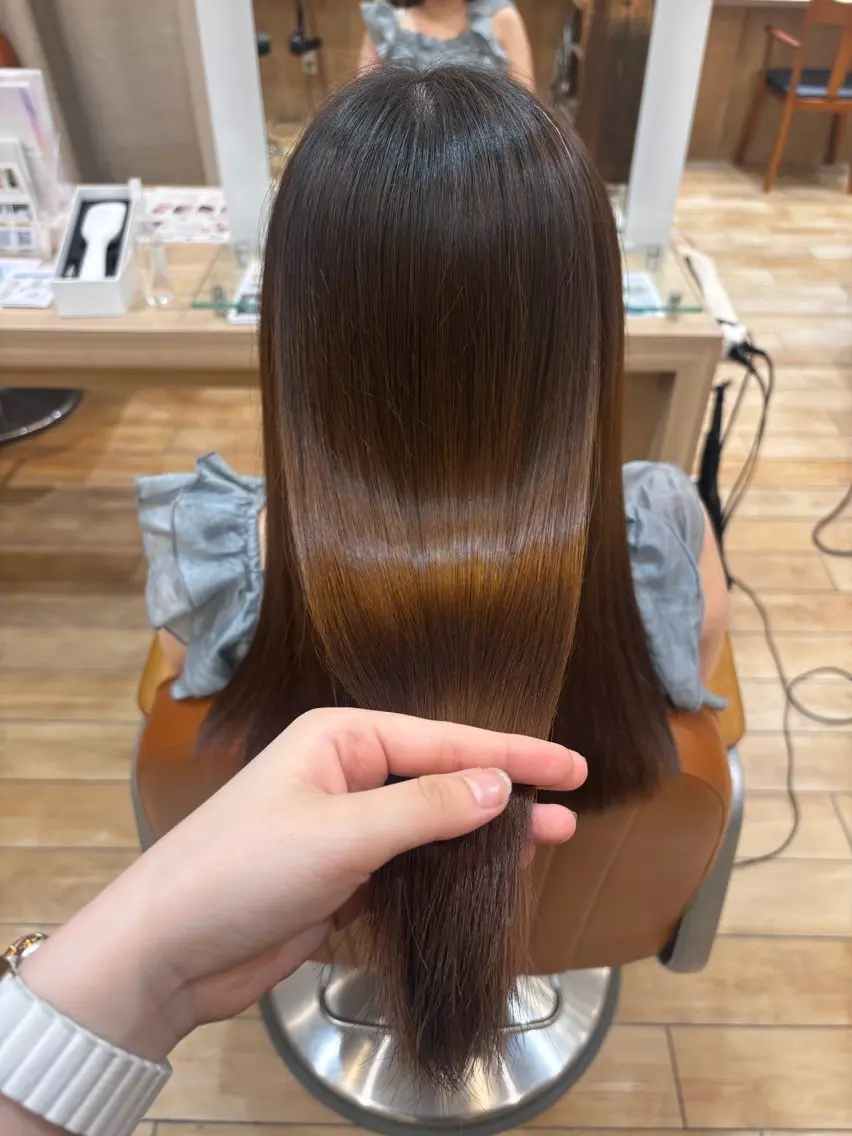 セミロング 縮毛矯正 平久保 唯那のヘアスタイル