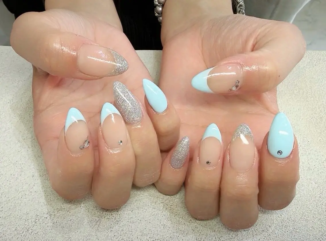 ネイル オーロラネイル フレンチネイル ラメ(グリッター) 水色 持ち込み ハンドネイル Nail salon Lino*aのネイルデザイン