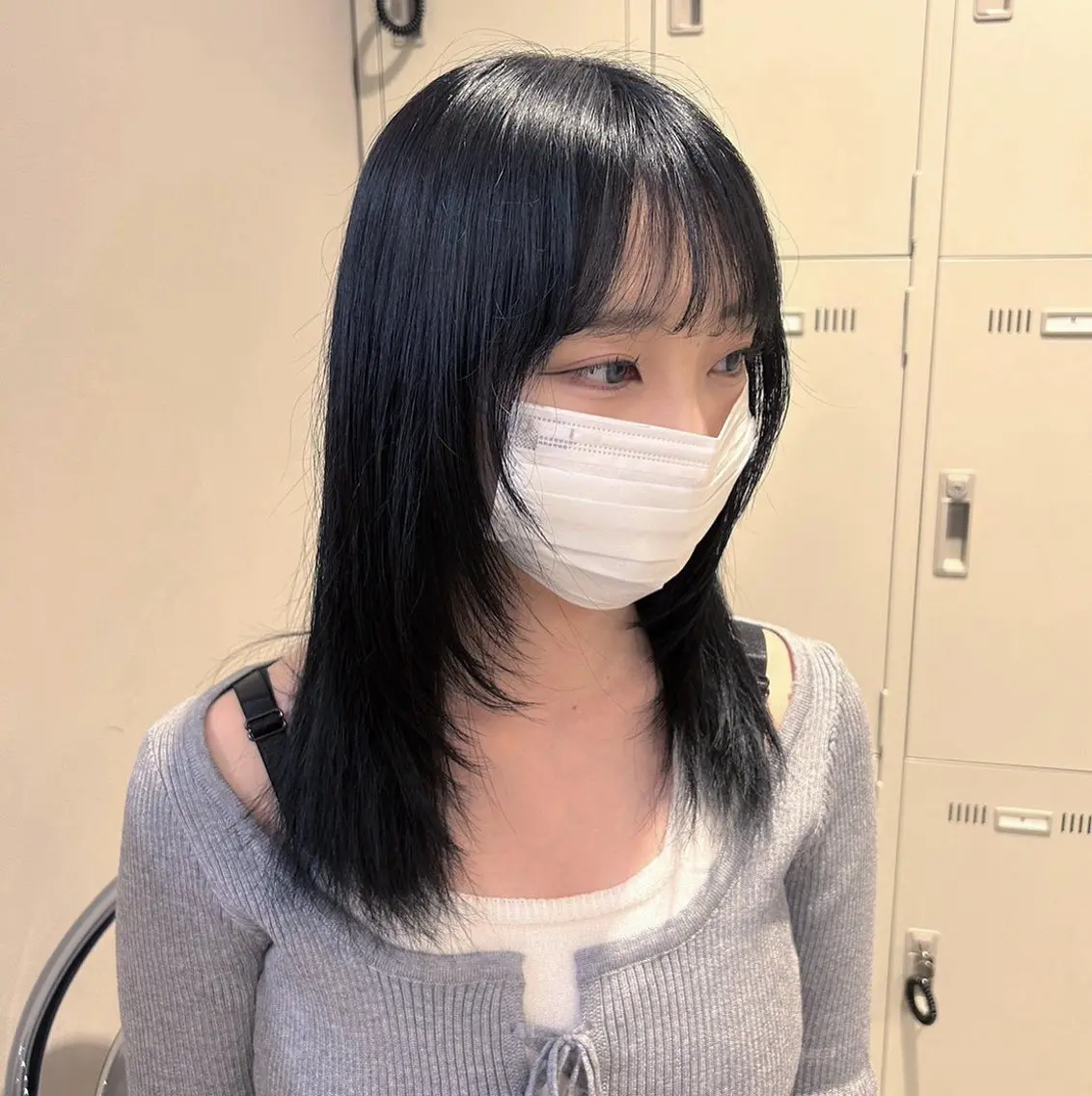 セミロング カラー 抜け感レイヤー︴ ニュアンスカラーのヘアスタイル