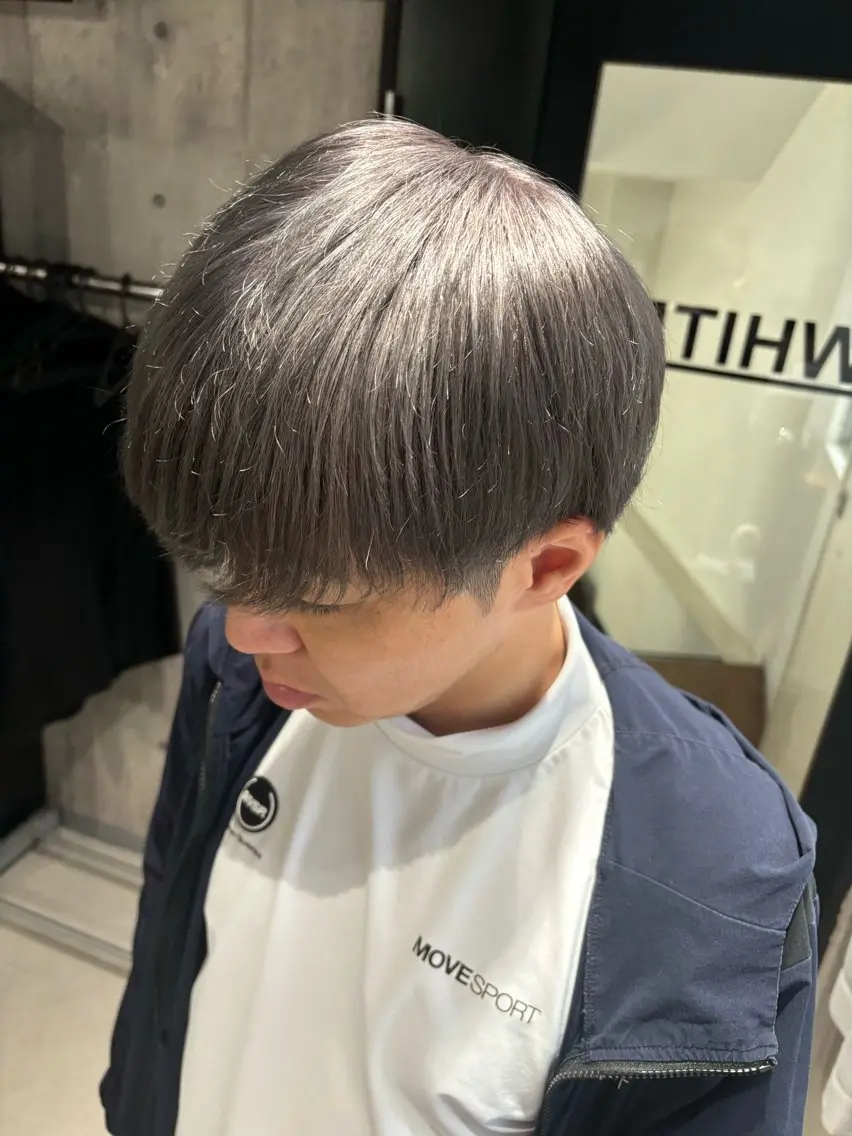 カラー メンズ シルバー カット ヘアカラー トリートメント _WHITE / KENTOのヘアスタイル